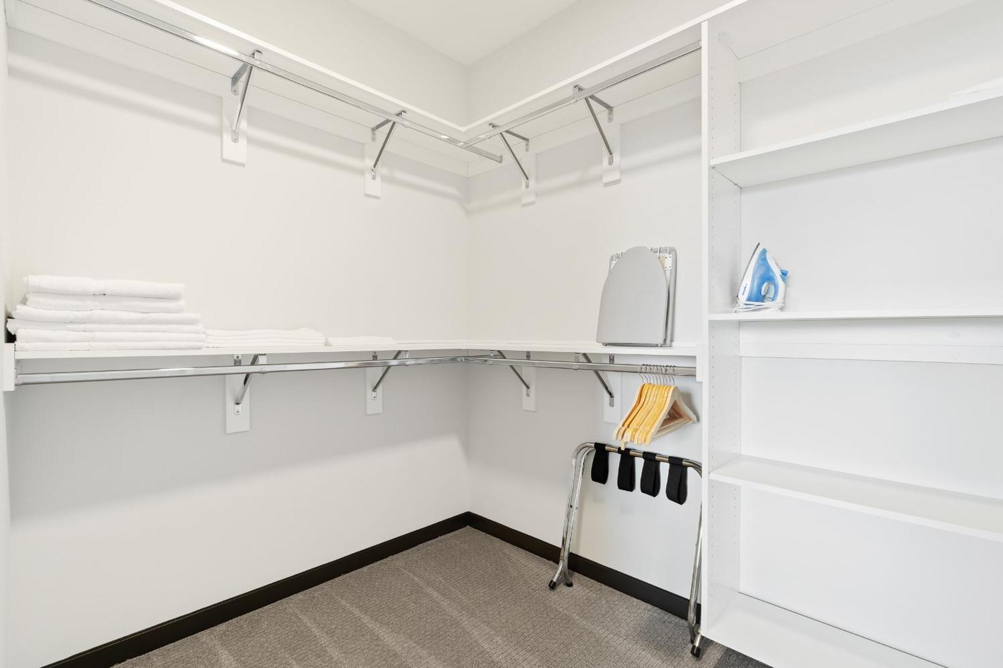 Cozysuites On Mass With Garage Parking #4 Indianapolis Kültér fotó